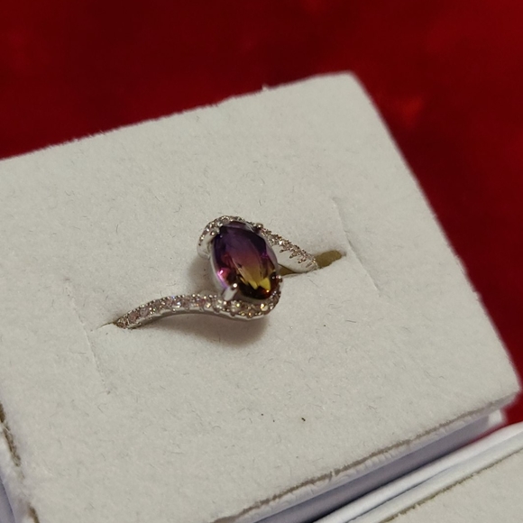 Beautiful Rings - Picture 4 of 5